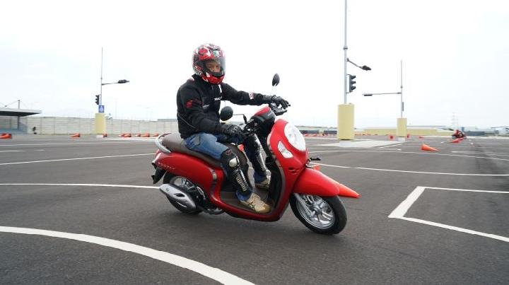 Jakarta-Bali Naik Motor?  Aksesoris Wajib Ini Bikin Perjalanan Lebih Aman!