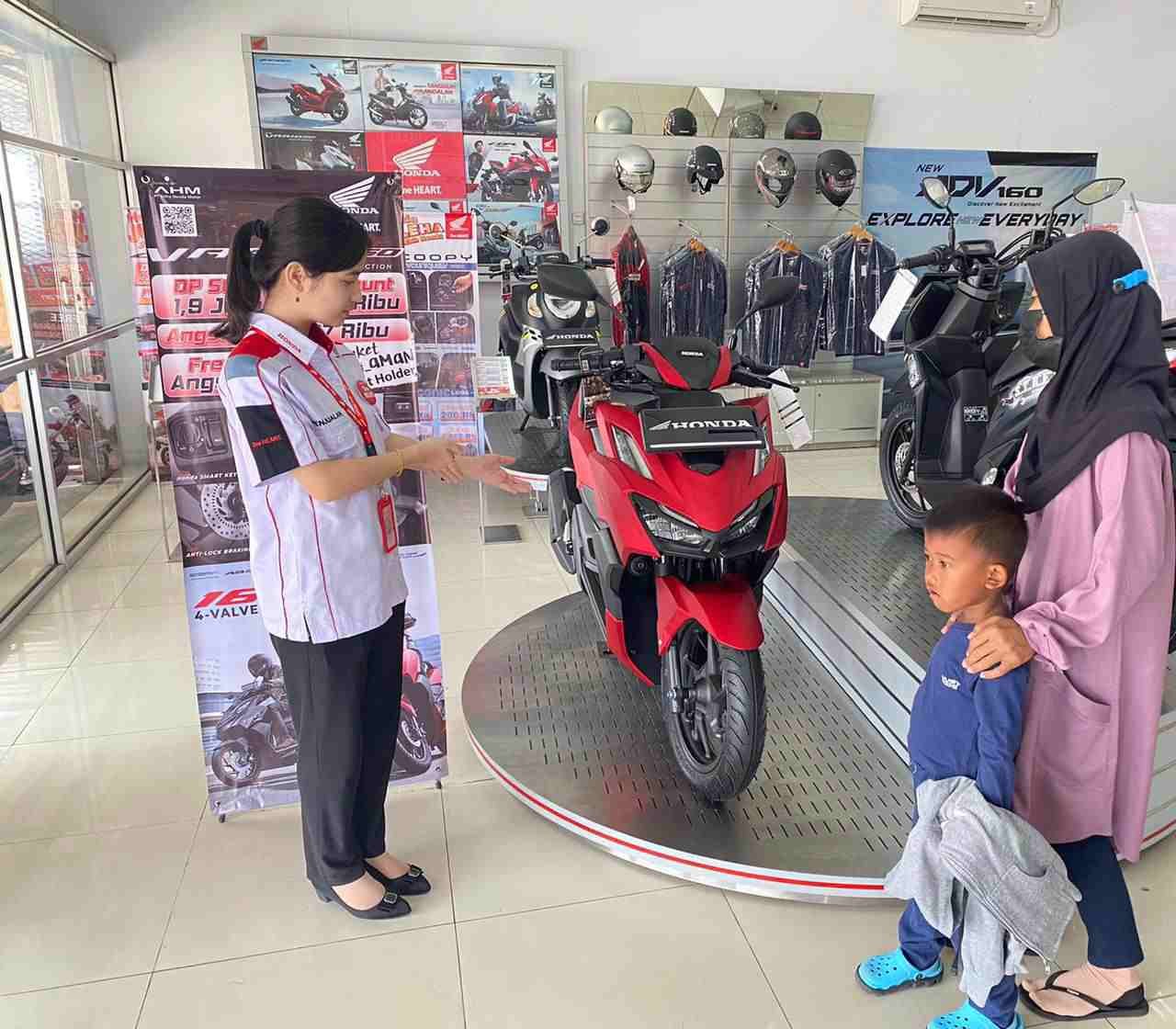 Gaya Riding Keren?  Pilih Aksesoris Motor  di Sini!